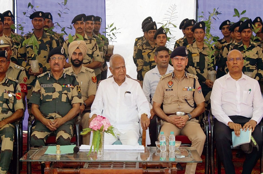 ਸਰਹੱਦ &rsquo;ਤੇ ਐਂਟੀ ਡਰੋਨ ਟੈਕਨਾਲੋਜੀ ਸਥਾਪਤ ਕੀਤੀ ਜਾਵੇਗੀ: ਪੁਰੋਹਿਤ